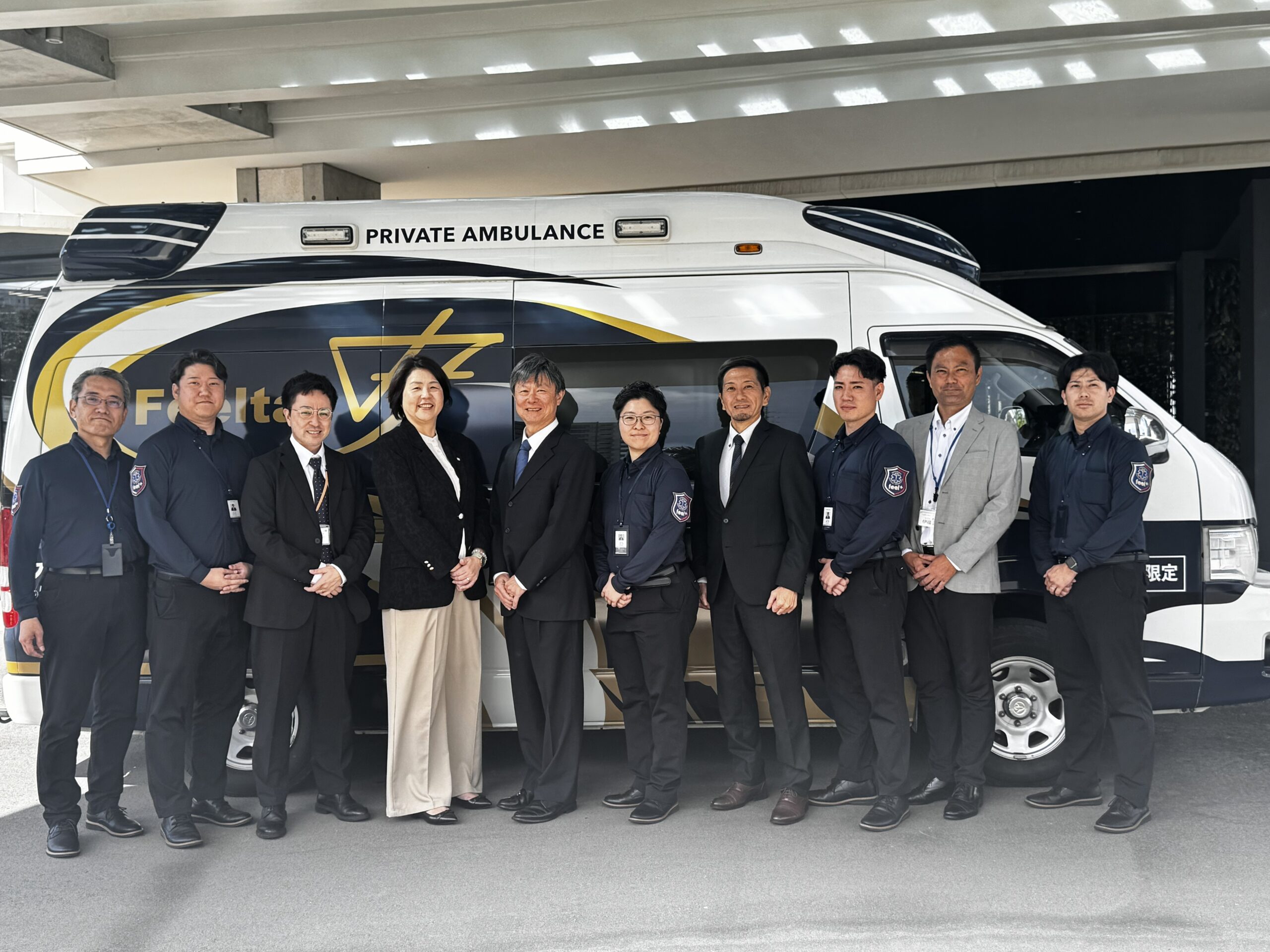 フィルタス（株）民間救急車両前にて